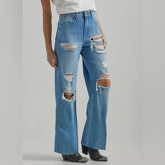 NWT Wrangler X Fender Loose Destructed Mom Jean / SZ‎ 28 - Picture 1 of 16